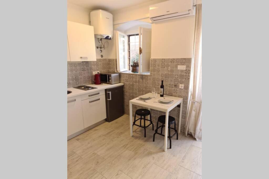 Studio Apartment Marella Вис Екстериор снимка
