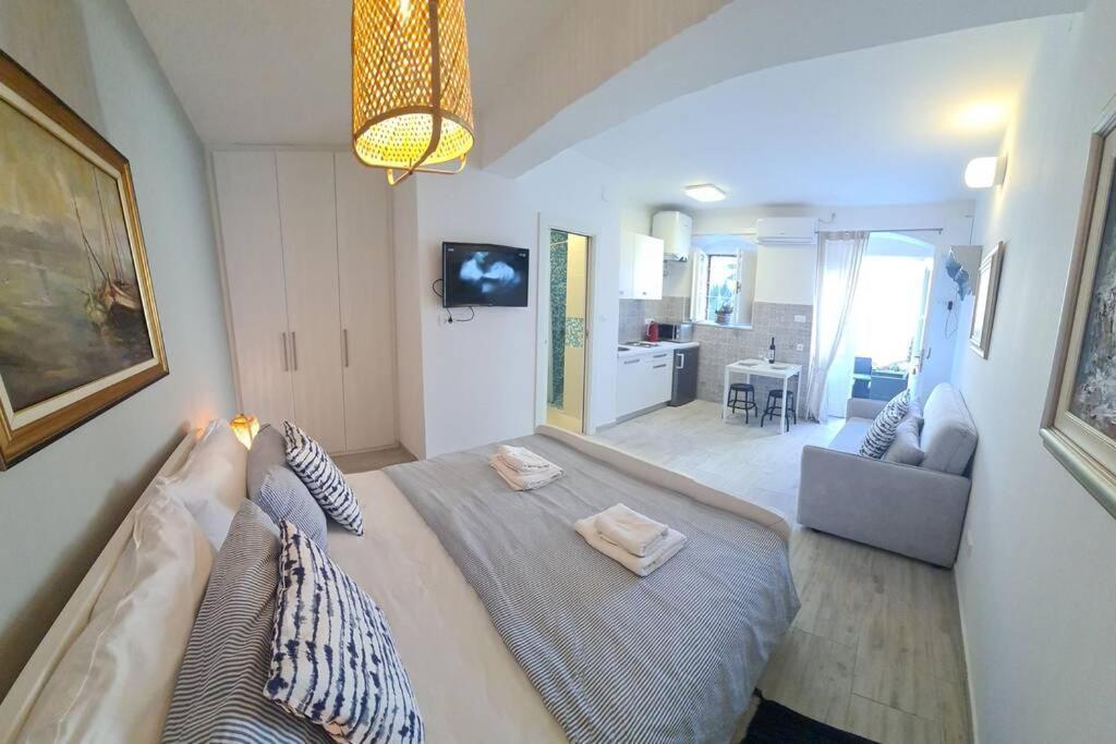 Studio Apartment Marella Вис Екстериор снимка