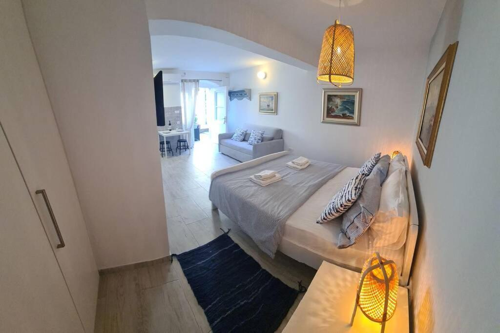 Studio Apartment Marella Вис Екстериор снимка